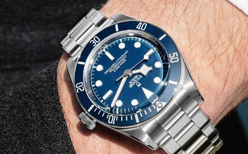 帝舵石家莊維修店（帝舵手表表殼內除塵）