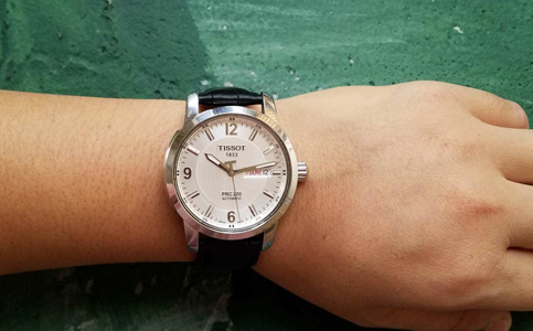 中國天梭官方服務(wù)中心（天梭手表進(jìn)灰問題的處理技巧）