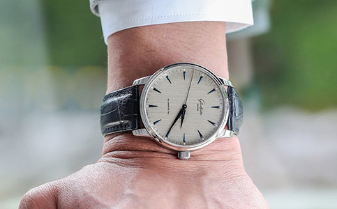 格拉蘇蒂手表屏幕維修價格（解決格拉蘇蒂手表進灰的方法）