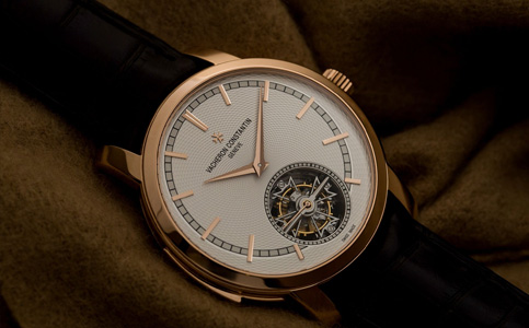 江詩丹頓手表保養大概多少錢(江詩丹頓手表表盤劃痕的影響)